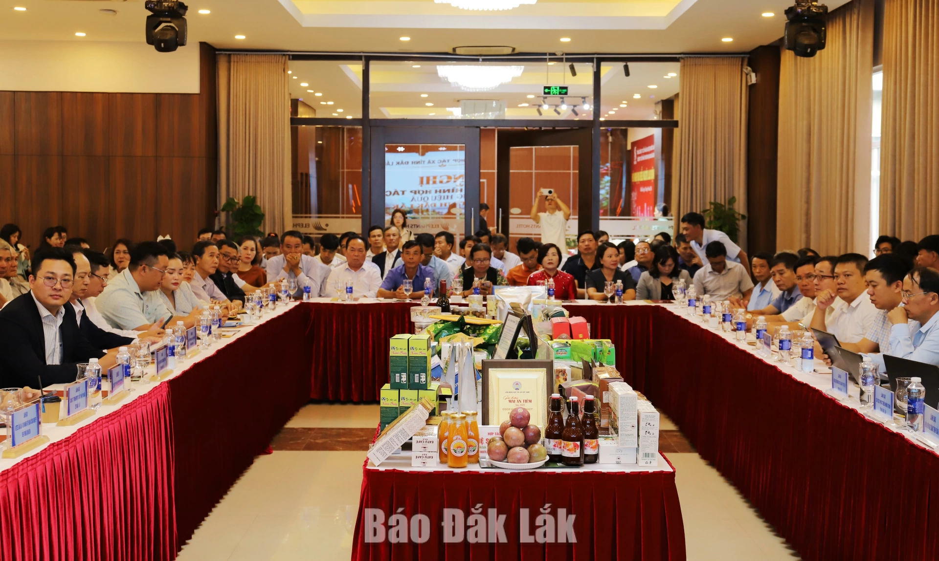 cac dai bieu tham du Hoi nghi
